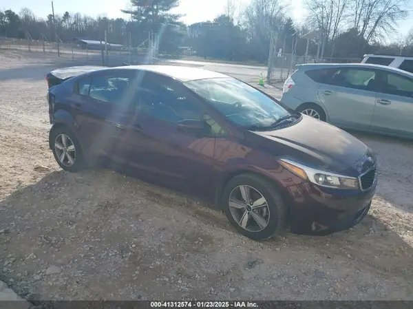 3KPFL4A77JE257105 2018 KIA FORTE - Image 1