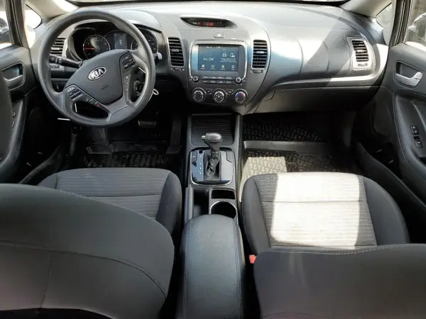 3KPFL4A77JE258478 2018 KIA FORTE - Image 8