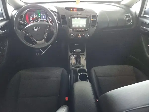 3KPFL4A77JE261588 2018 KIA FORTE - Image 8
