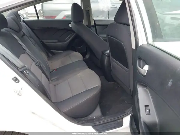3KPFL4A77JE262420 2018 KIA FORTE - Image 8