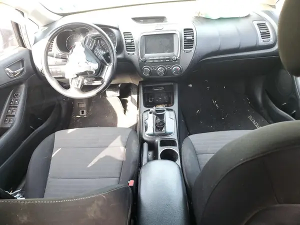 3KPFL4A77JE262885 2018 KIA FORTE - Image 8