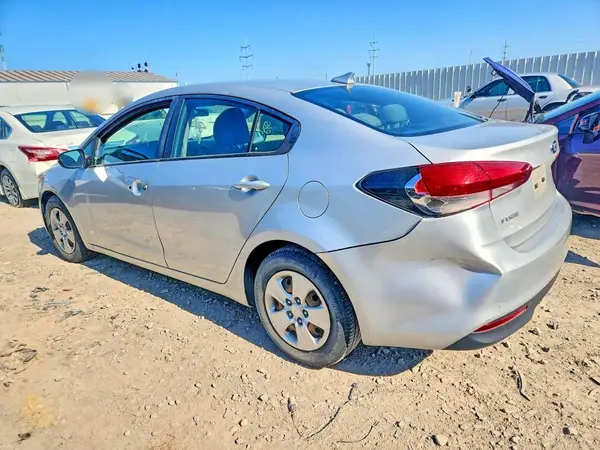 3KPFL4A77JE263275 2018 KIA FORTE - Image 2