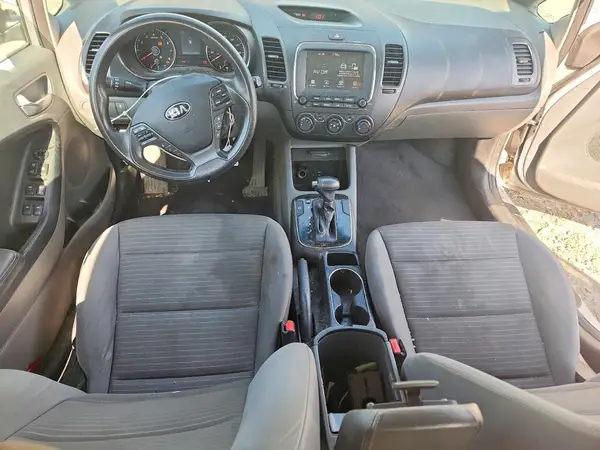 3KPFL4A77JE263275 2018 KIA FORTE - Image 8