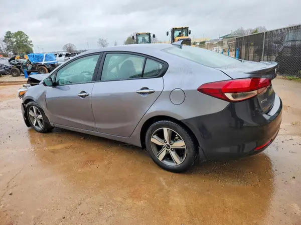 3KPFL4A77JE267293 2018 KIA FORTE - Image 2