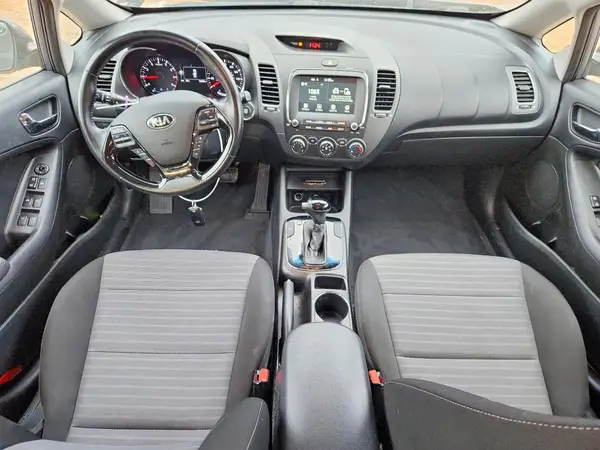 3KPFL4A77JE267293 2018 KIA FORTE - Image 8