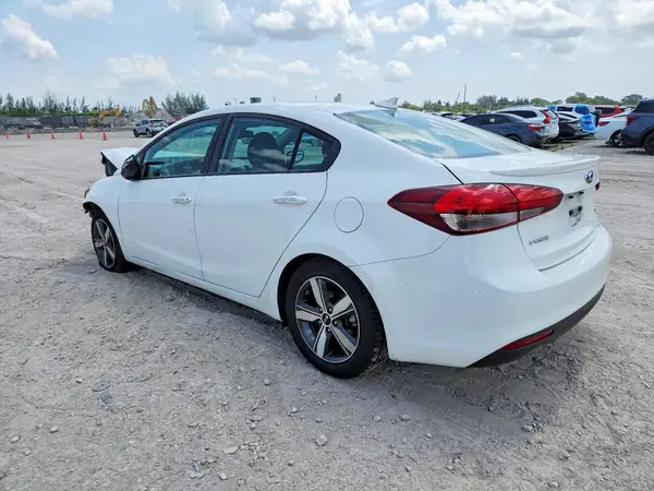 3KPFL4A77JE267780 2018 KIA FORTE - Image 2