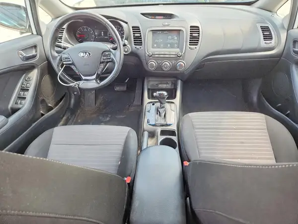 3KPFL4A77JE267780 2018 KIA FORTE - Image 8