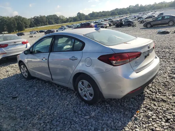3KPFL4A77JE268556 2018 KIA FORTE - Image 2