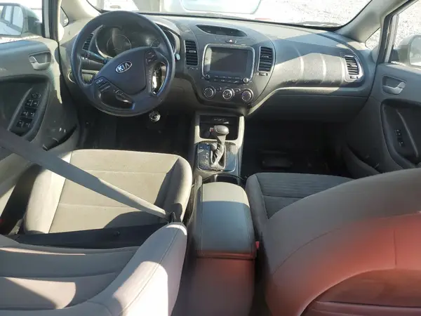 3KPFL4A77JE268556 2018 KIA FORTE - Image 8