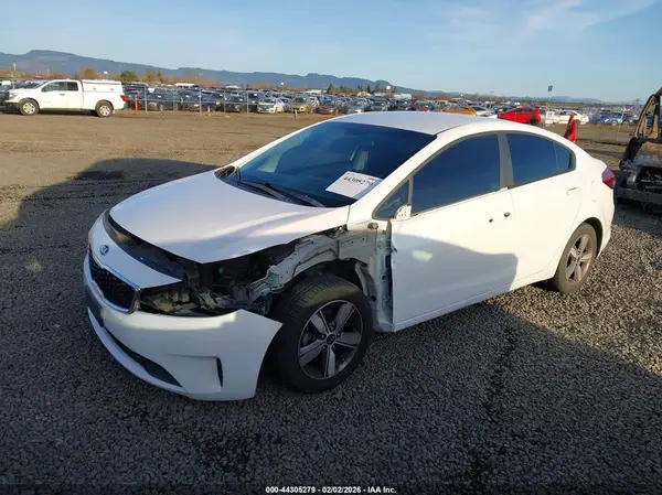 3KPFL4A77JE269559 2018 KIA FORTE - Image 2