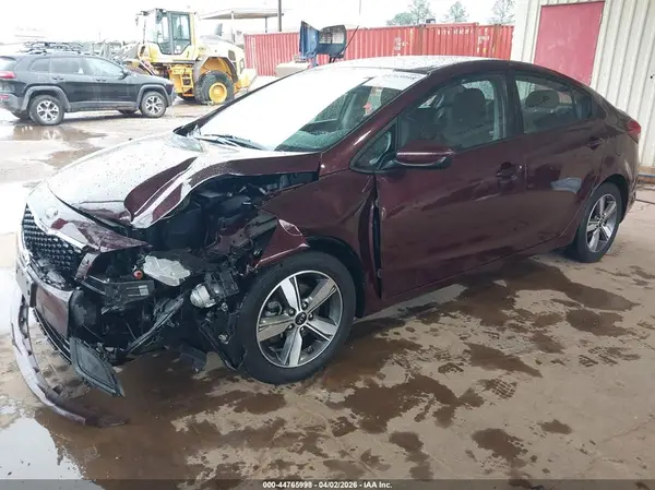 3KPFL4A77JE271120 2018 KIA FORTE - Image 2