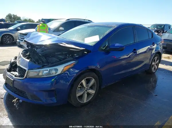 3KPFL4A77JE273191 2018 KIA FORTE - Image 2