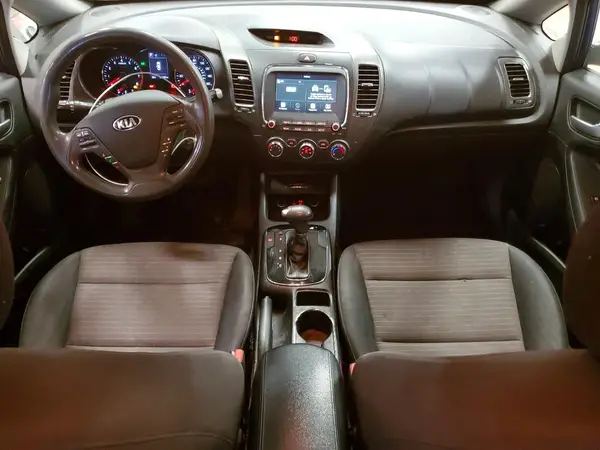 3KPFL4A77JE273532 2018 KIA FORTE - Image 8