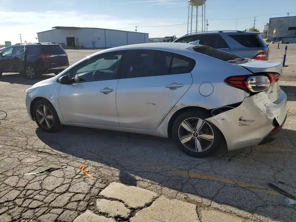 3KPFL4A77JE274390 2018 KIA FORTE - Image 2