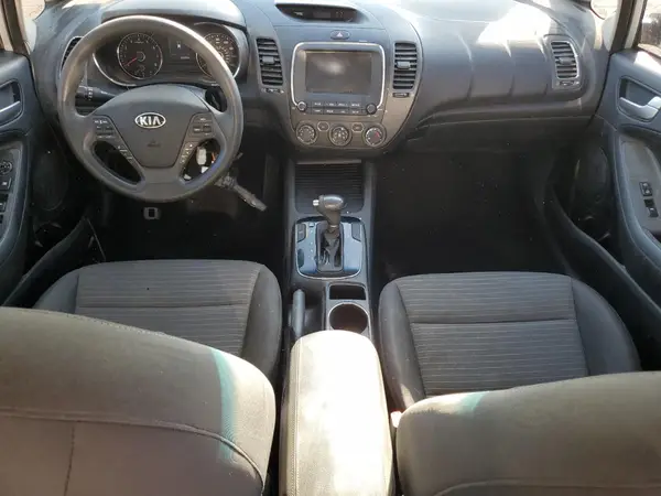 3KPFL4A77JE274390 2018 KIA FORTE - Image 8