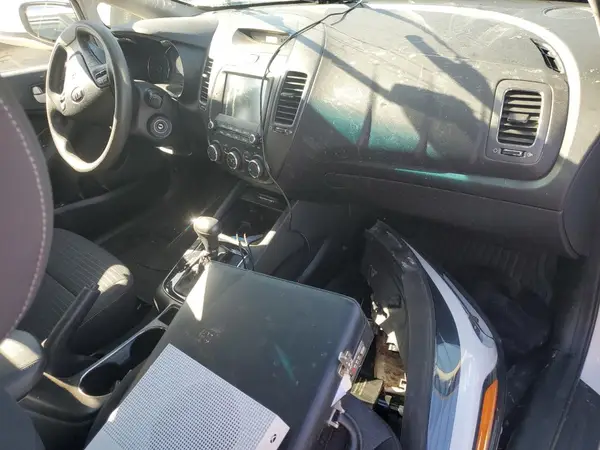 3KPFL4A77JE274499 2018 KIA FORTE - Image 8
