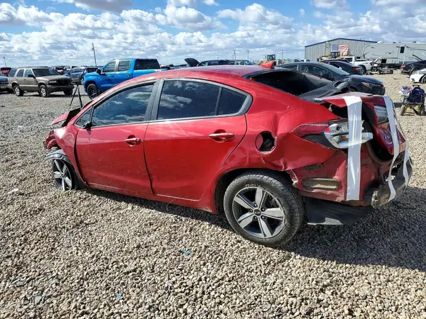 3KPFL4A77JE275409 2018 KIA FORTE - Image 2