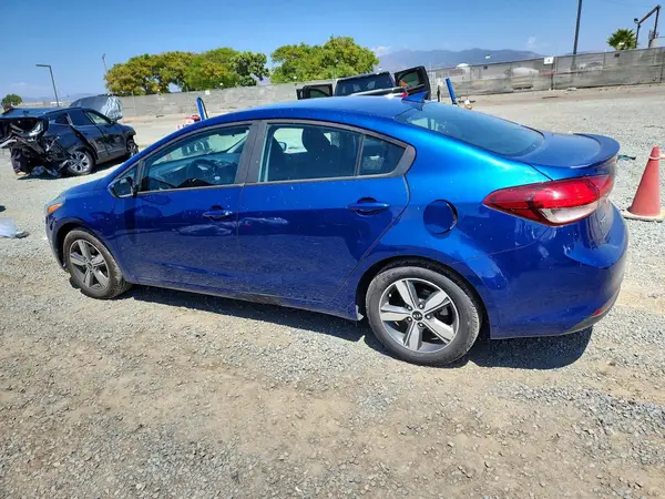 3KPFL4A77JE276947 2018 KIA FORTE - Image 2