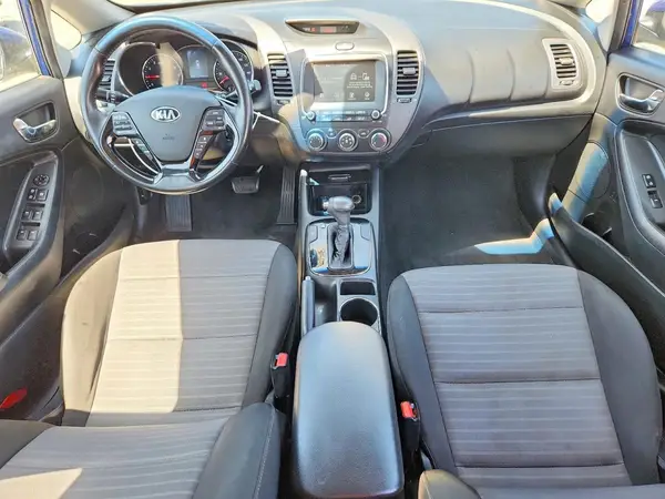 3KPFL4A77JE276947 2018 KIA FORTE - Image 8