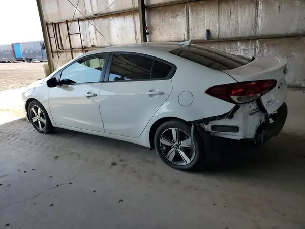 3KPFL4A77JE277080 2018 KIA FORTE - Image 2