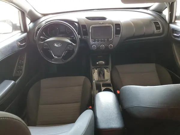 3KPFL4A77JE277080 2018 KIA FORTE - Image 8