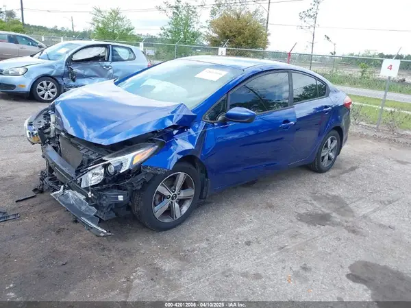 3KPFL4A77JE281839 2018 KIA FORTE - Image 2