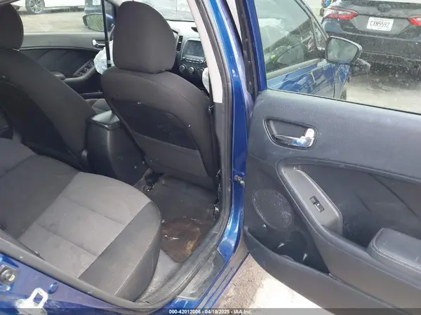 3KPFL4A77JE281839 2018 KIA FORTE - Image 8