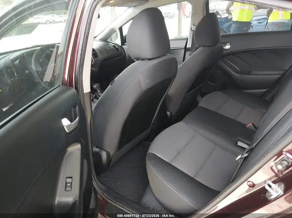 3KPFL4A77JE282120 2018 KIA FORTE - Image 8