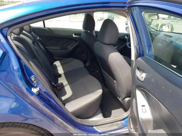 3KPFL4A77JE283686 2018 KIA FORTE - Image 8