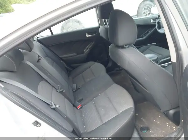3KPFL4A78HE002988 2017 KIA FORTE - Image 8