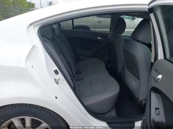 3KPFL4A78HE007026 2017 KIA FORTE - Image 8
