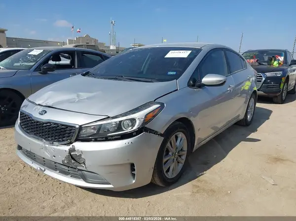 3KPFL4A78HE008158 2017 KIA FORTE - Image 2