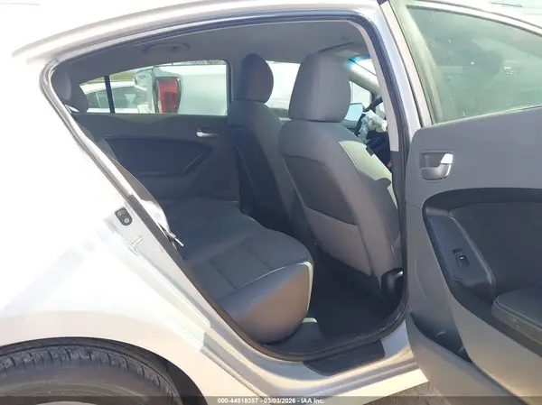 3KPFL4A78HE008158 2017 KIA FORTE - Image 8