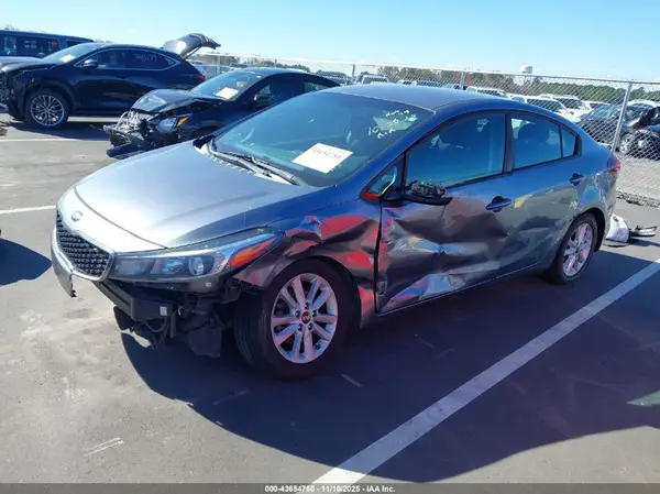 3KPFL4A78HE011593 2017 KIA FORTE - Image 2