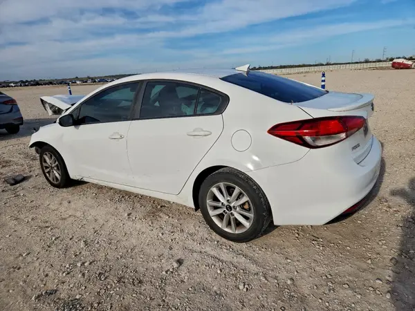 3KPFL4A78HE012162 2017 KIA FORTE - Image 2