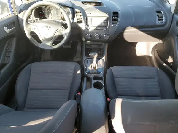 3KPFL4A78HE012405 2017 KIA FORTE - Image 8