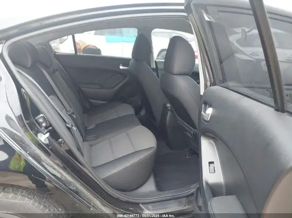 3KPFL4A78HE013179 2017 KIA FORTE - Image 8