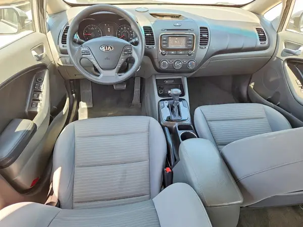 3KPFL4A78HE013215 2017 KIA FORTE - Image 8