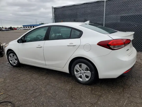 3KPFL4A78HE014686 2017 KIA FORTE - Image 2