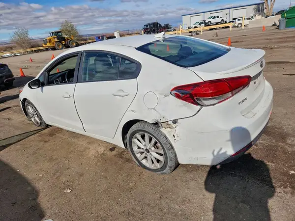3KPFL4A78HE014851 2017 KIA FORTE - Image 2