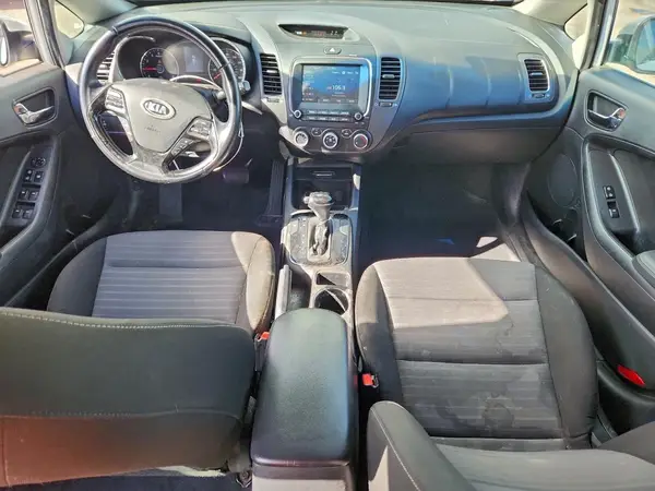 3KPFL4A78HE014851 2017 KIA FORTE - Image 8