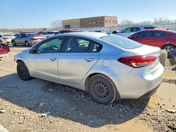 3KPFL4A78HE018883 2017 KIA FORTE - Image 2