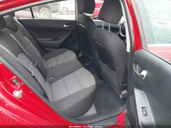 3KPFL4A78HE019208 2017 KIA FORTE - Image 8