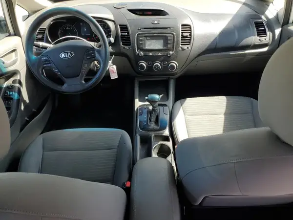 3KPFL4A78HE019385 2017 KIA FORTE - Image 8