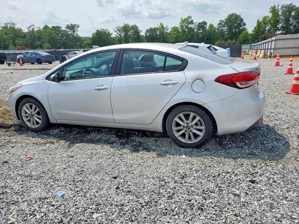 3KPFL4A78HE021637 2017 KIA FORTE - Image 2