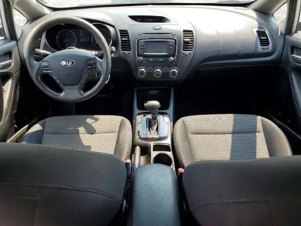 3KPFL4A78HE021637 2017 KIA FORTE - Image 8