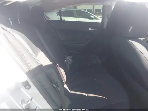 3KPFL4A78HE021816 2017 KIA FORTE - Image 8