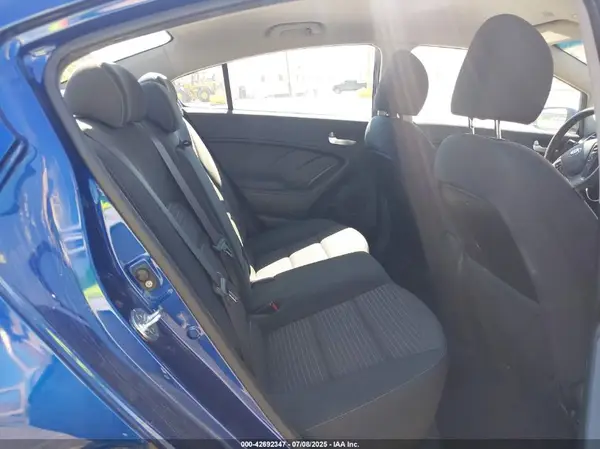 3KPFL4A78HE030208 2017 KIA FORTE - Image 8