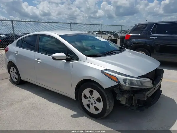 3KPFL4A78HE030600 2017 KIA FORTE - Image 1