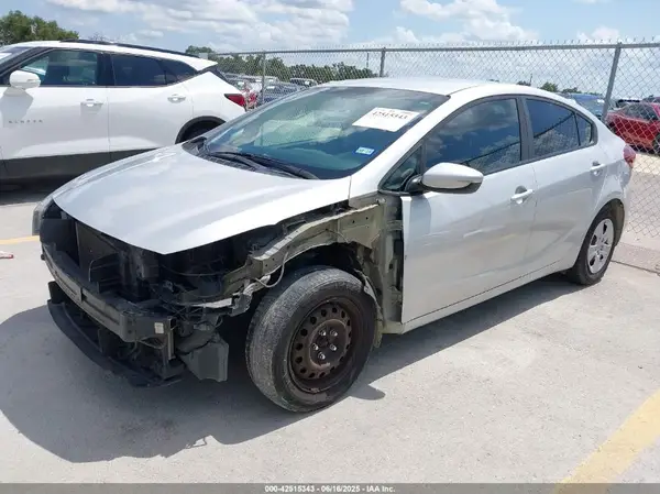 3KPFL4A78HE030600 2017 KIA FORTE - Image 2